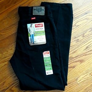 Men's Wrangler Regular Fit Jeans.